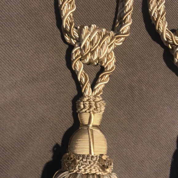 Gorgeous!! Tie backs - Picture 3 of 3